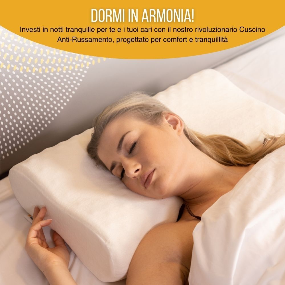 Donna dorme su cuscino. Primo piano.