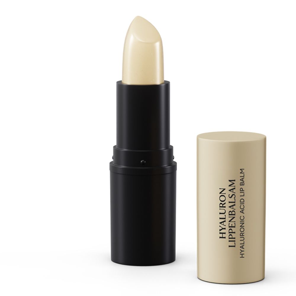 Lippenbalsam mit geöffneter Kappe. Schwarzer Stift, beiger Balsam. Aufschrift: Hyaluron Lippenbalsam.