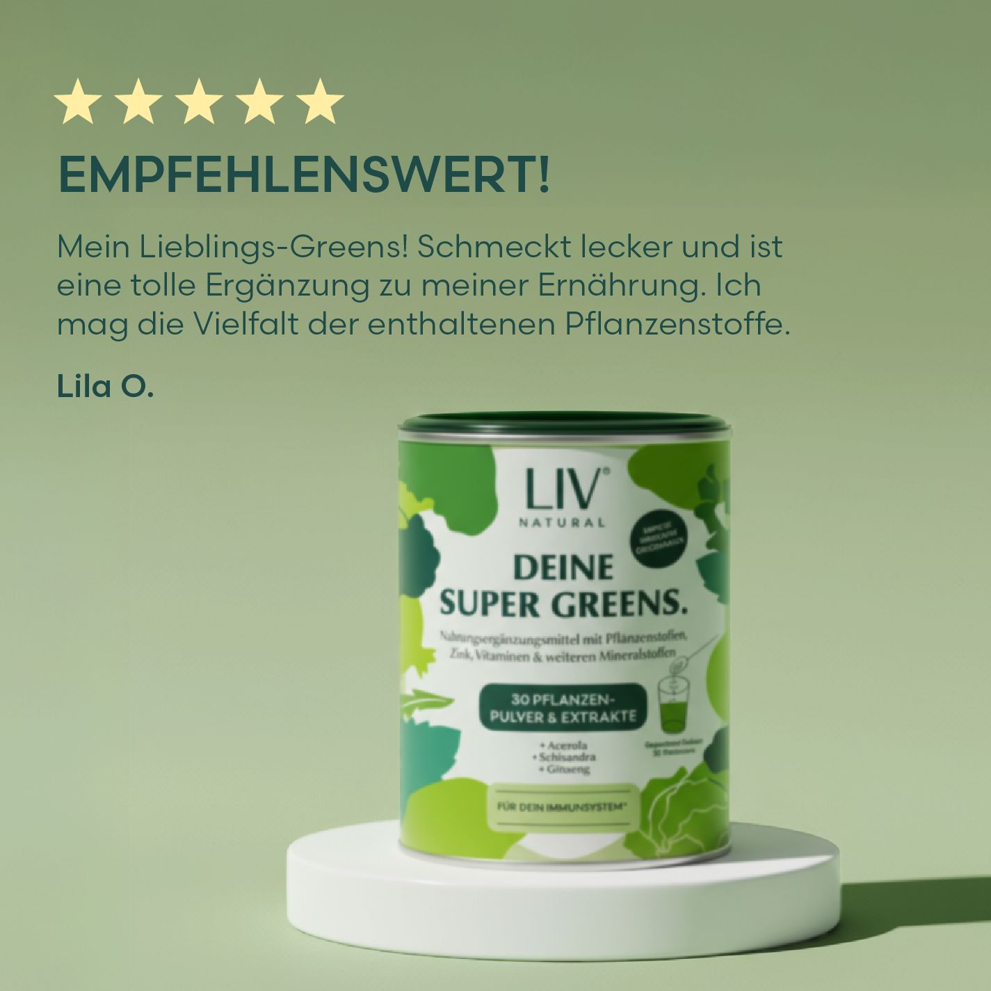 Grüne Dose LIV NATURAL Super Greens. Aufschrift: Empfehlenswert! Auf weißem Podest. Sternebewertung.