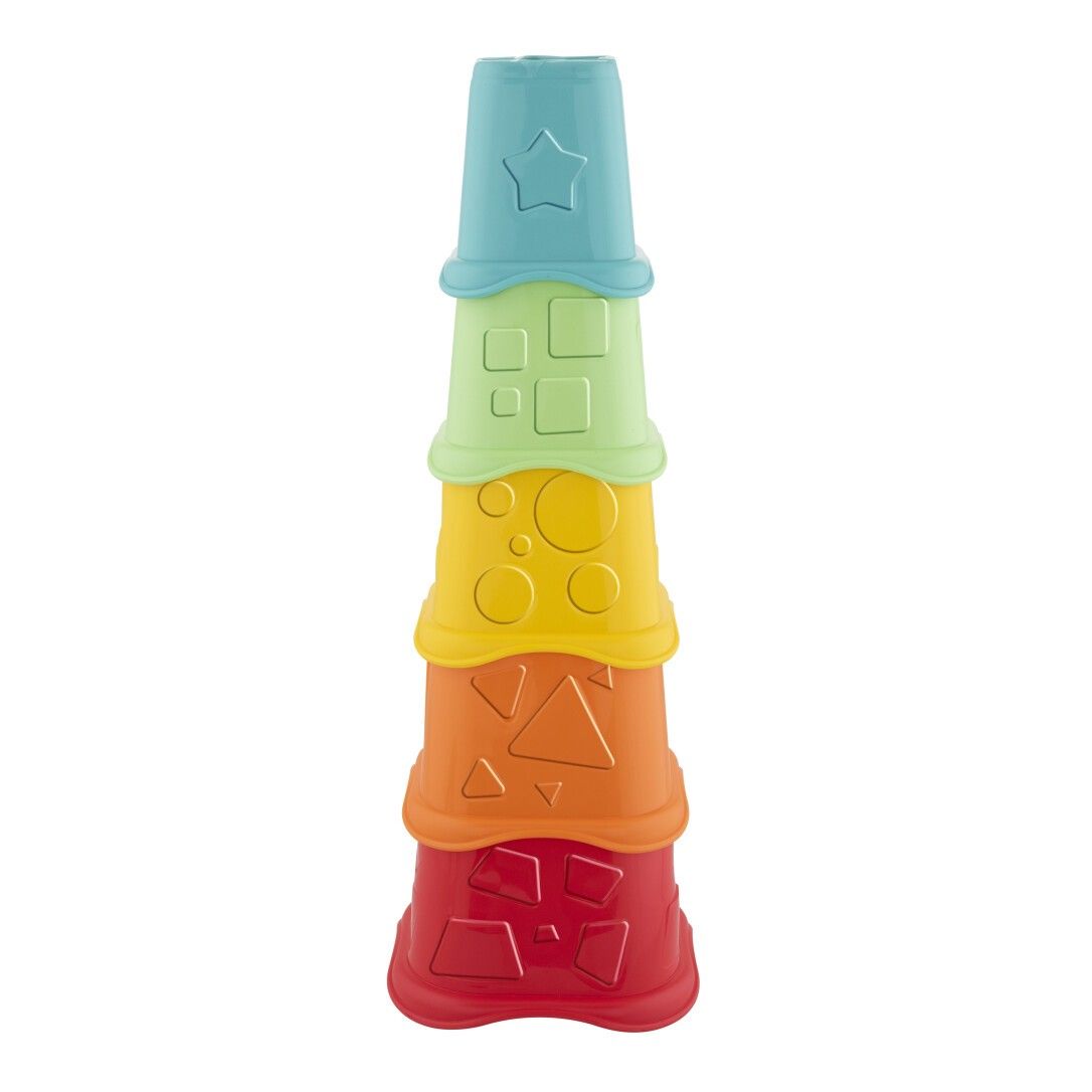 Stapelbecher in Regenbogenfarben. Jeder Becher hat eine andere Form. Oben ist ein Stern zu sehen.