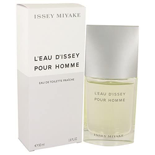 Flakon mit Karton. Aufschrift: Issey Miyake, L'Eau d'Issey pour Homme. Flüssigkeit gelblich. Karton und Flakon weiß.