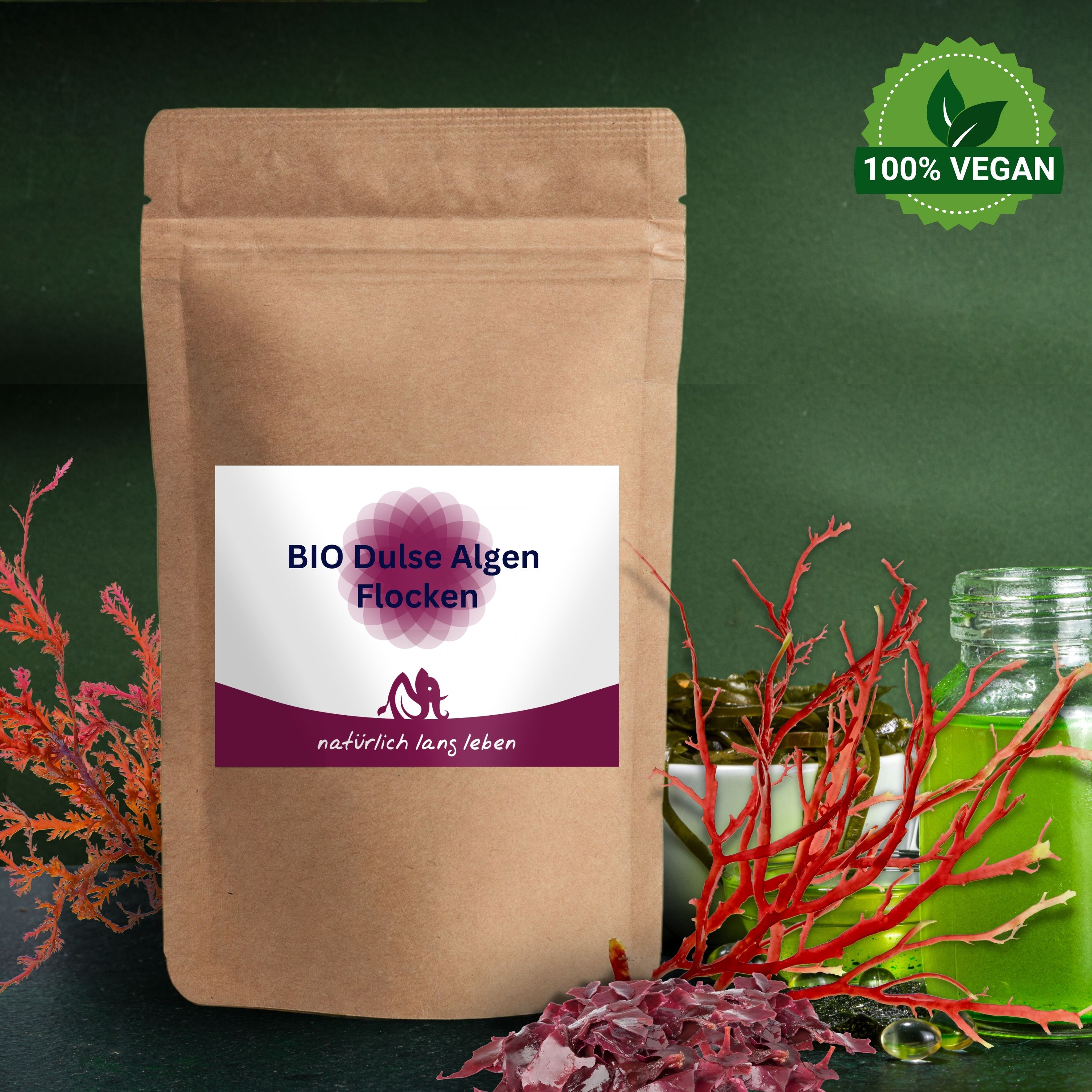 Braune Tüte mit Etikett. Aufschrift: BIO Dulse Algen Flocken. Logo: natürlich lang leben. 100% Vegan-Siegel.