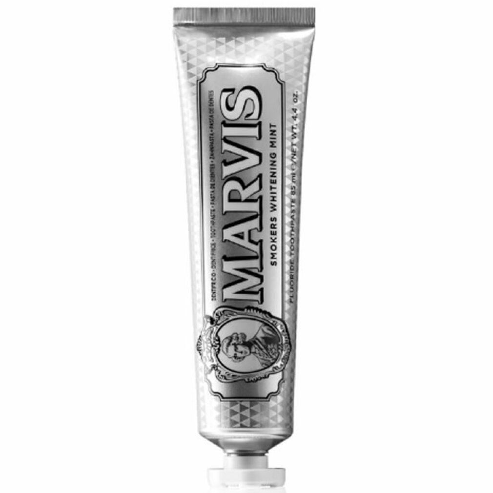 Silberne Zahnpasta-Tube. Aufschrift: MARVIS Smokers Whitening Mint. Weiße Kappe. Text in mehreren Sprachen.