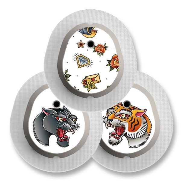 Drei runde Aufkleber mit Tattoo-Motiven. Designs: Diamant, Rose, Brief, Schwalbe, Panther, Tiger. Weiße, runde Basis mit Loch.