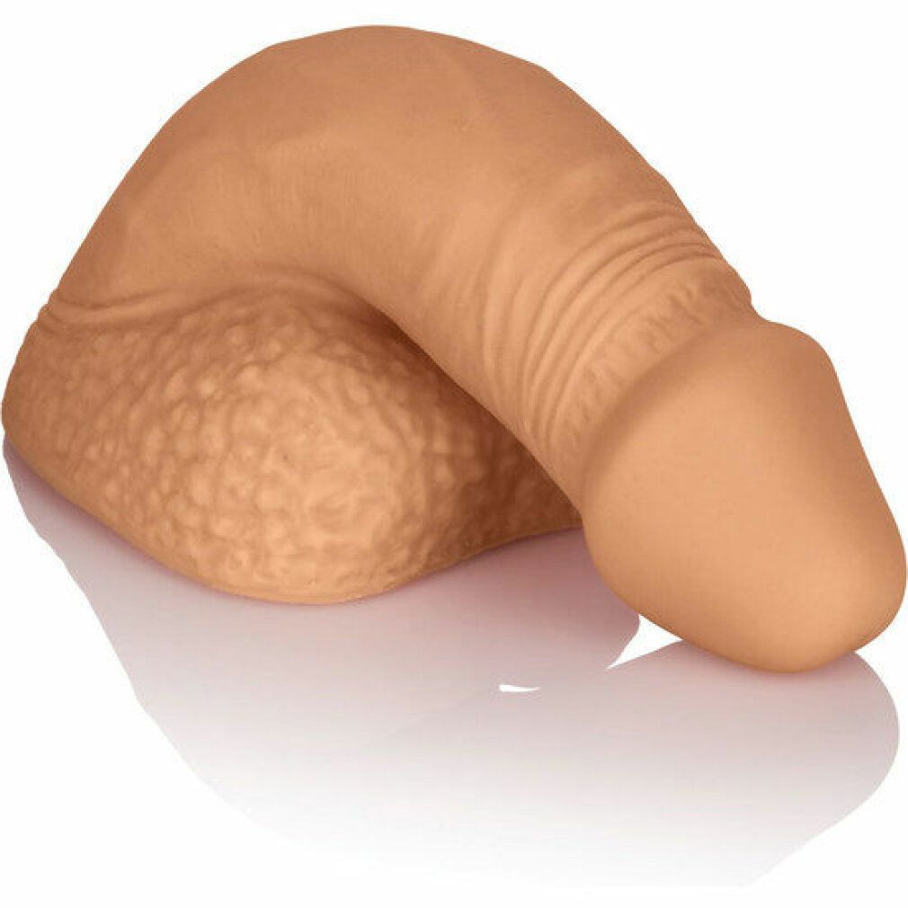 Beigefarbener Dildo mit geriffelter Oberfläche. Auf weißem Hintergrund.