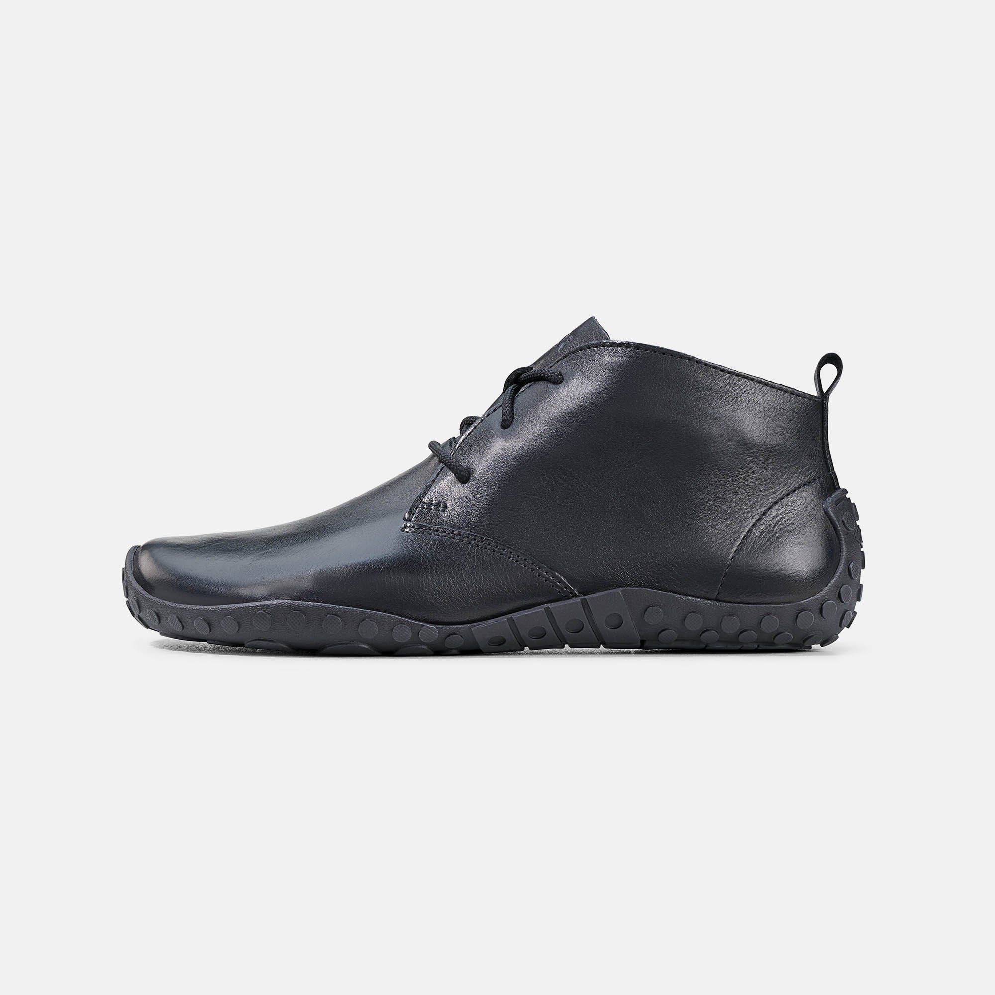 Schwarze Stiefelette. Schnürung, Zuglasche am Schaft. Sohle mit Profil. Leder.