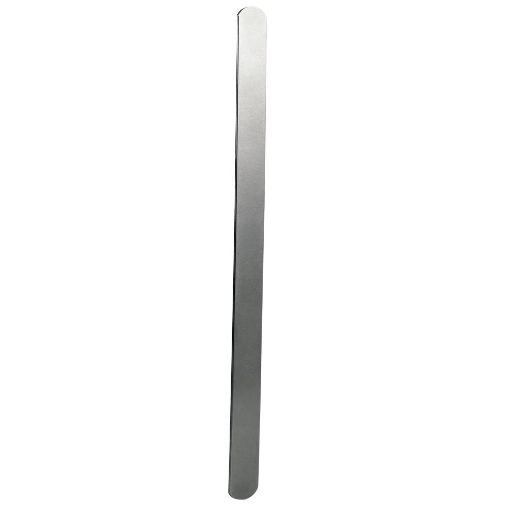 Gerader, silberfarbener Handgelenk-Stabilisator.