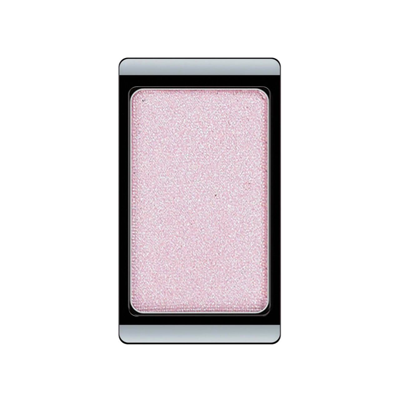 Lidschatten Pearlfarben in rechteckiger, schwarzer und silberner Hülle. Rosa schimmernde Farbe. Draufsicht.