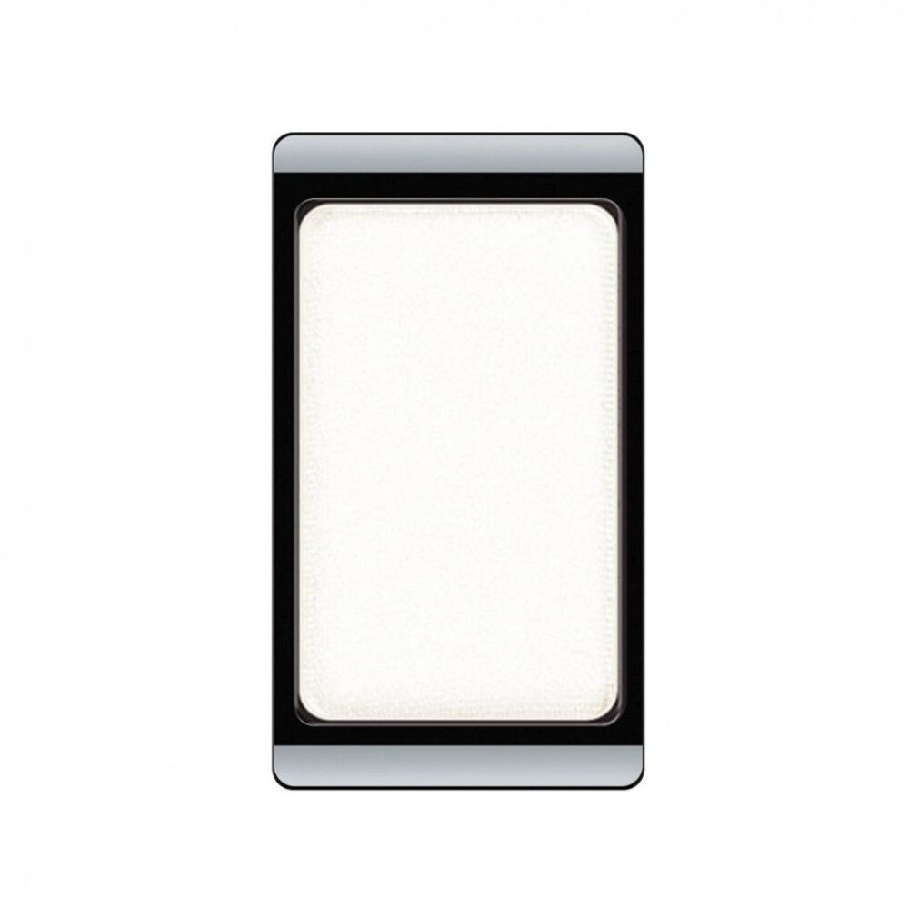 Rechteckiger Lidschatten. Weißer Farbton, umrandet von Schwarz und Silber. Helle, klare Textur.