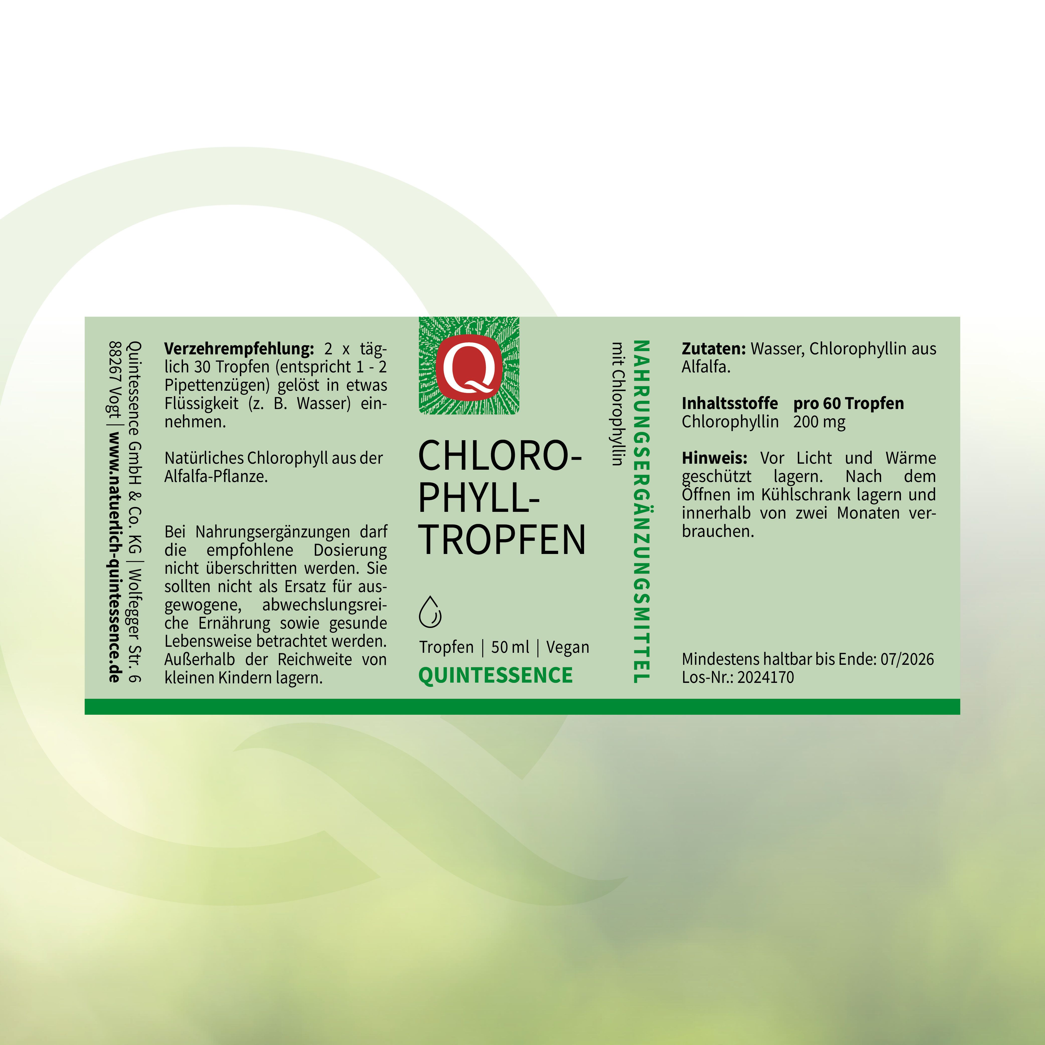 Etikett mit Produktinformationen. Text: Chlorophyll-Tropfen, Quintessence. Zutaten, Dosierung, Haltbarkeit.
