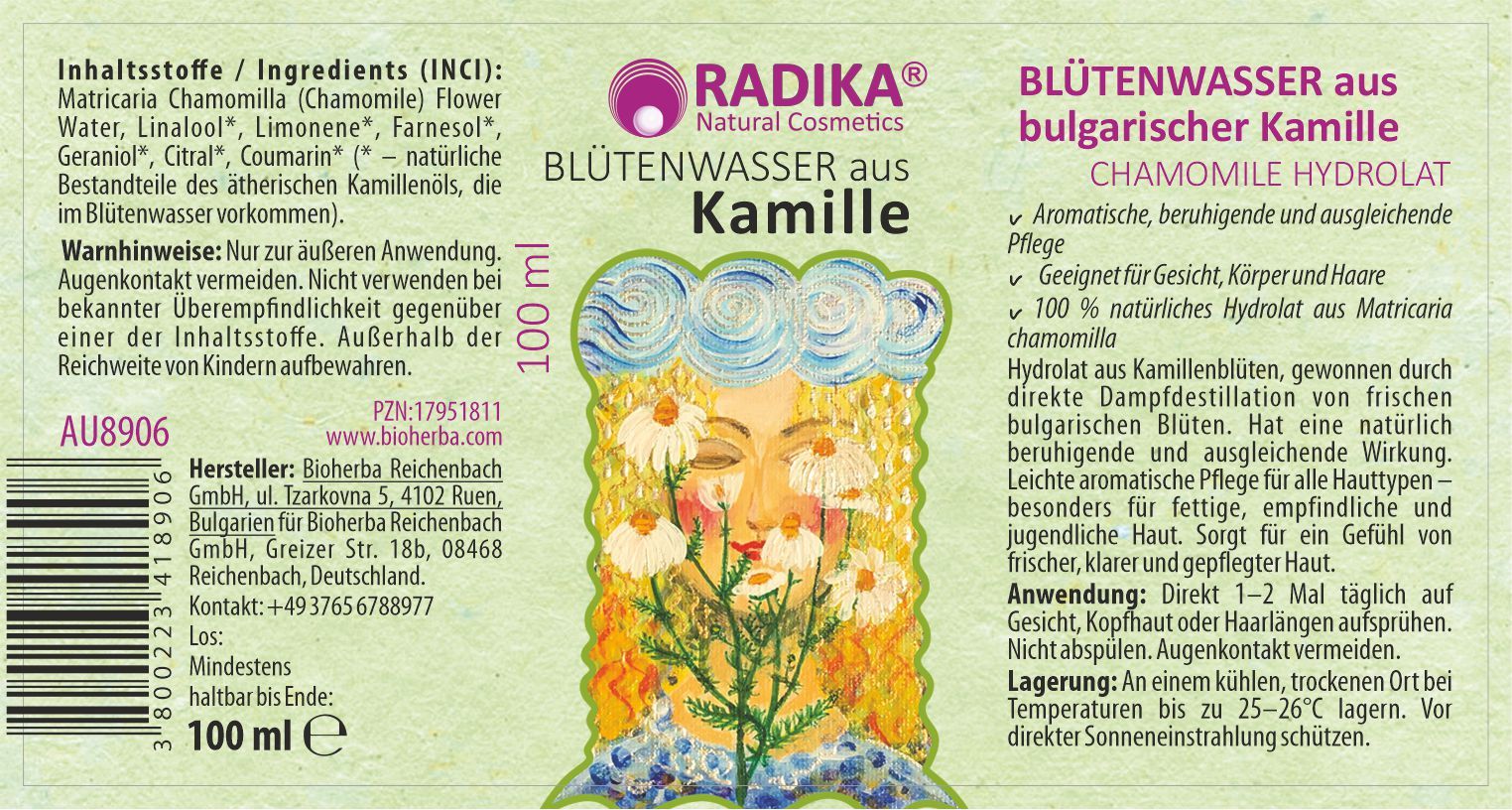Etikett mit Produktinformationen. Text: Blütenwasser aus Kamille, 100 ml. Illustration einer Frau mit Blumen.