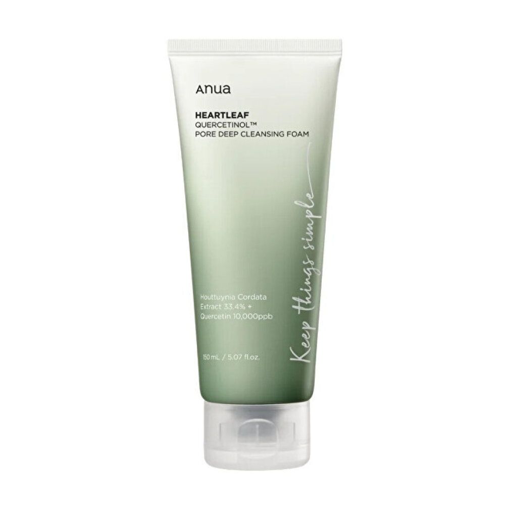 Weiß-grüne Tube mit Produktnamen und Inhaltsstoffen. Aufschrift: ANUA Heartleaf Quercetinol Pore Deep Cleansing Foam.