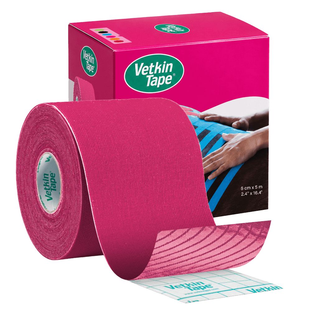 Eine Rolle pinkes VetkinTape Kinesiotape für Pferde und Hunde, daneben die Verpackung.