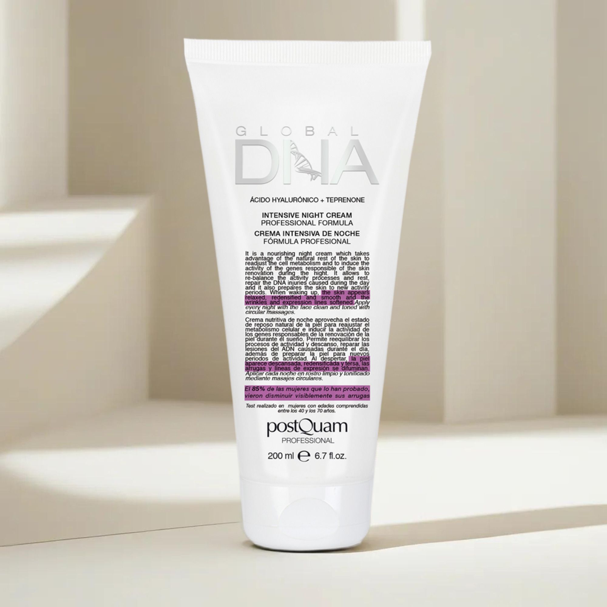 Weiße Tube mit Text. Aufschrift: Global DNA, Intensive Night Cream. Marke: Postquam. 200 ml.