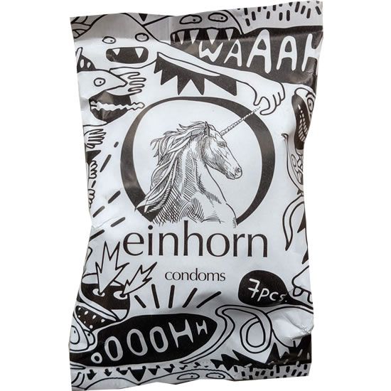 Verpackung von Einhorn Condoms. Vorderseite mit Einhorn-Illustration und Schriftzug. Enthält 7 Kondome.