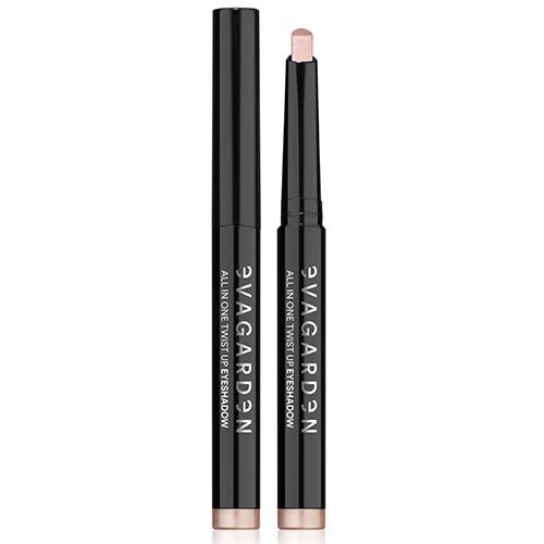 Zwei schwarze Stifte. Einer mit Kappe, der andere offen. Aufschrift: Eva Garden All in One Twist Up Eyeshadow.