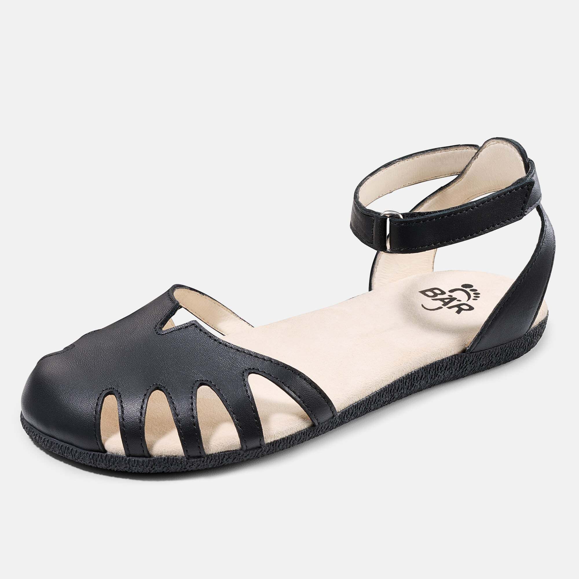 Schwarze Damen-Sandalen mit Knöchelriemen und offenem Design. Marke BÄR sichtbar.
