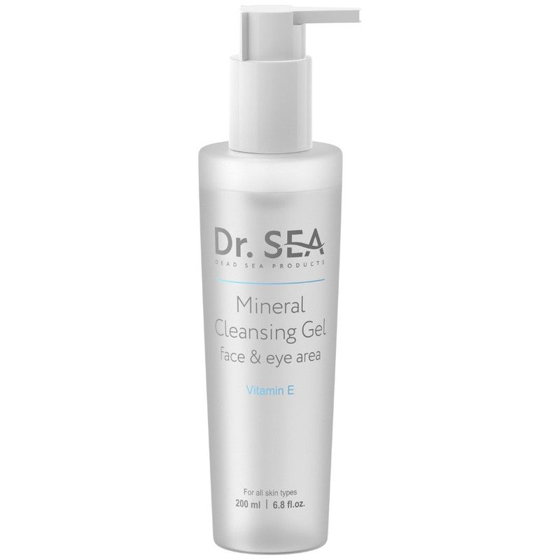 Flacon blanc avec pompe de gel nettoyant. Inscription : Dr. Sea, Mineral Cleansing Gel, Face & eye area, Vitamine E. Pour tous types de peaux.