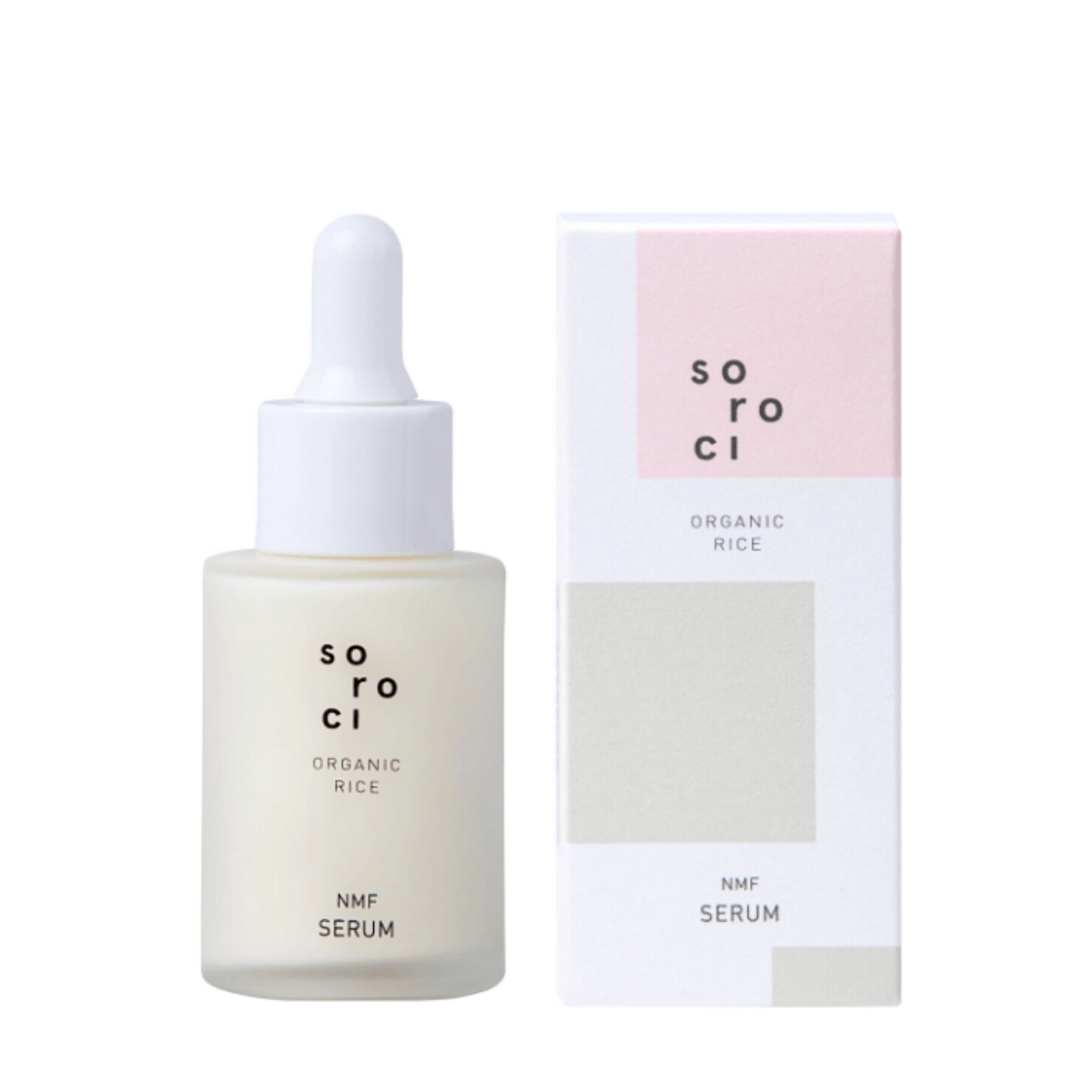 Serumflasche und Verpackung. Flasche mit weißem Deckel und Pipette. Aufschrift: Soroci, Organic Rice, NMF Serum. Verpackung mit Logo und Text.