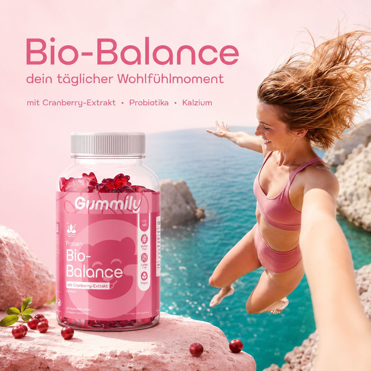 Frau springt ins Meer, Gummily Frauen Bio-Balance Gummies Flasche auf Felsen.