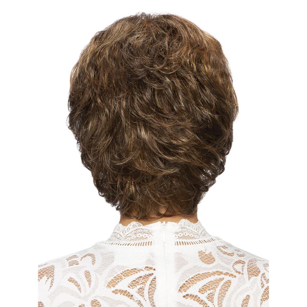 Kurzhaarperücke mit braunen und blonden Strähnen. Rückansicht einer Frau mit Perücke und Spitze-Oberteil.