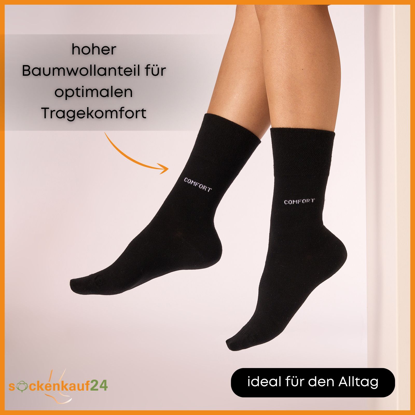 Schwarze Socken am Bein einer Person. Aufschrift "COMFORT". Text: "hoher Baumwollanteil für optimalen Tragekomfort" und "ideal für den Alltag".