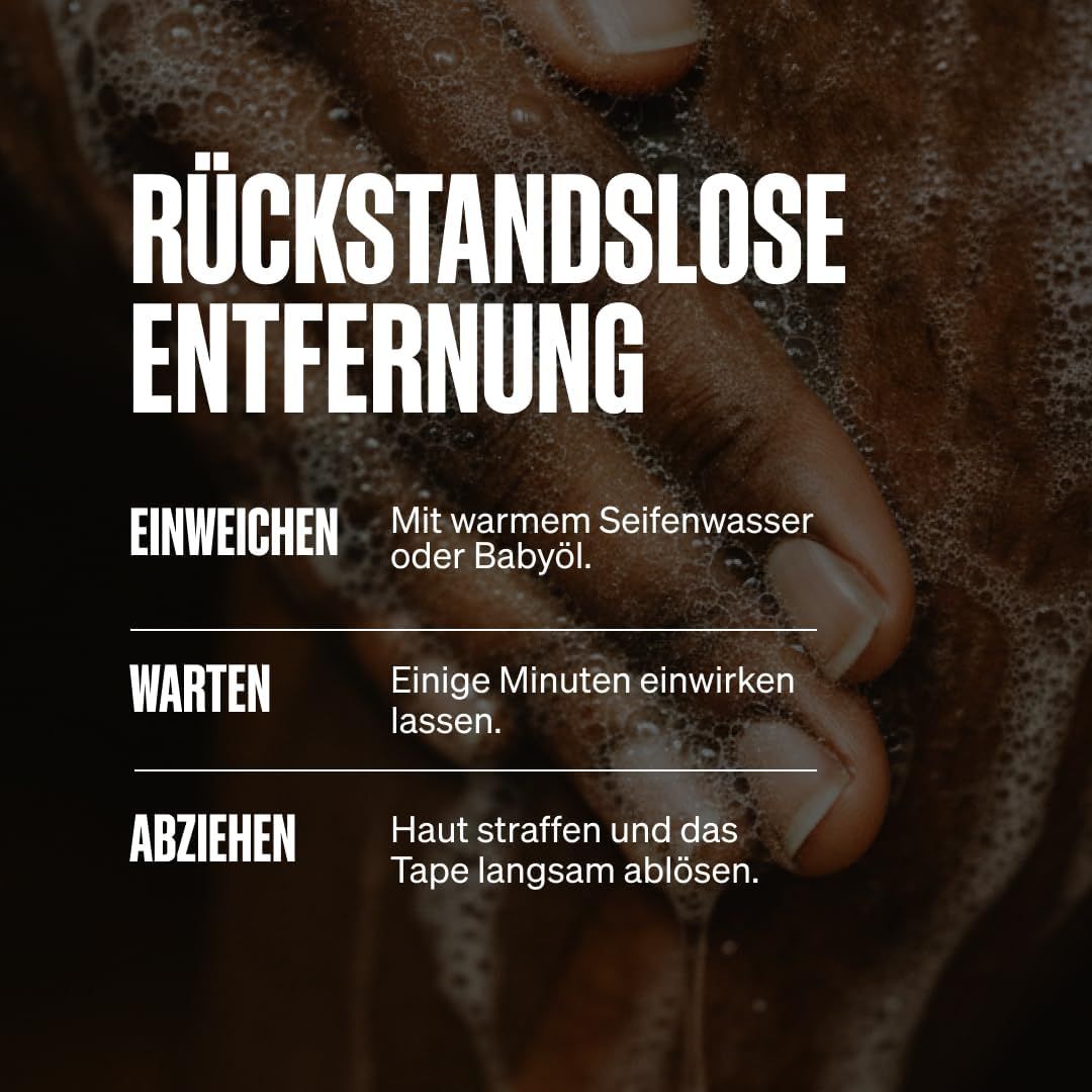 Hände werden mit Seifenwasser gewaschen, um Kinesiologie-Tape zu entfernen. Text: "Rückstandslose Entfernung".