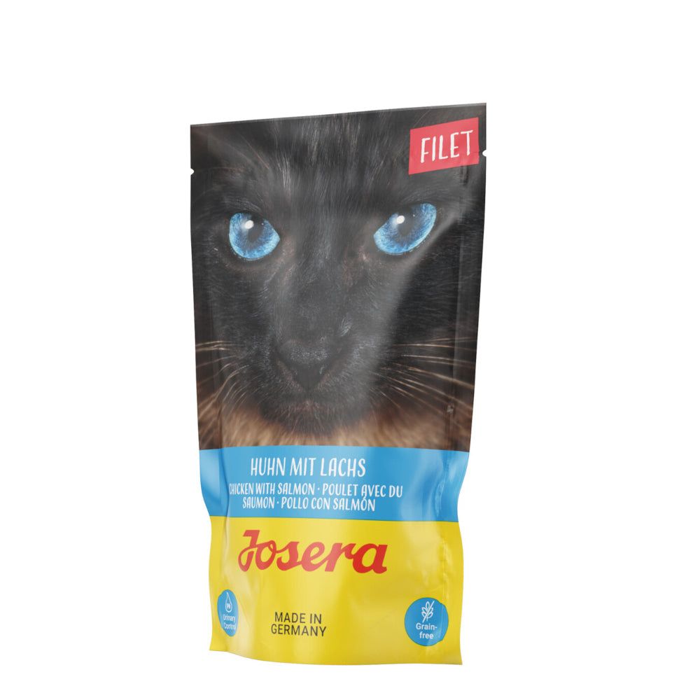 Josera Filet Huhn mit Lachs. Einzelbeutel mit Katzenbild. Text: Huhn mit Lachs, Filet. Gelb-blaue Farbgebung.