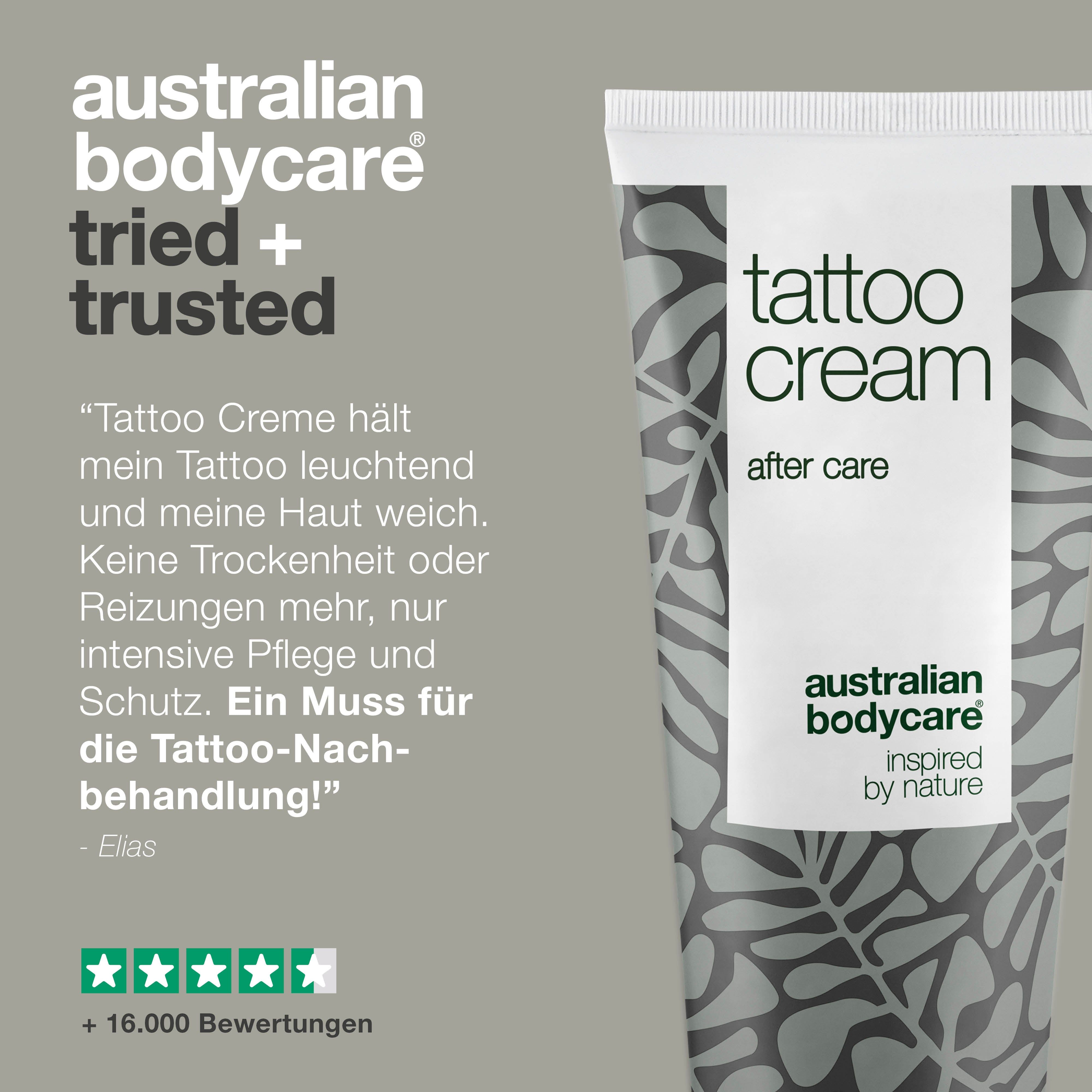 Eine Tube Tattoo-Creme von Australian Bodycare mit Blattmuster.