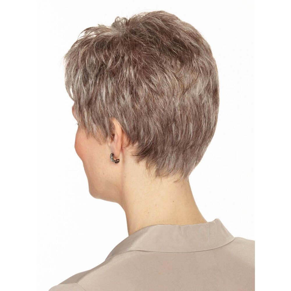 Kurzhaarperücke, graue Farbe, Rückansicht einer Frau. Hellgraue Bluse.