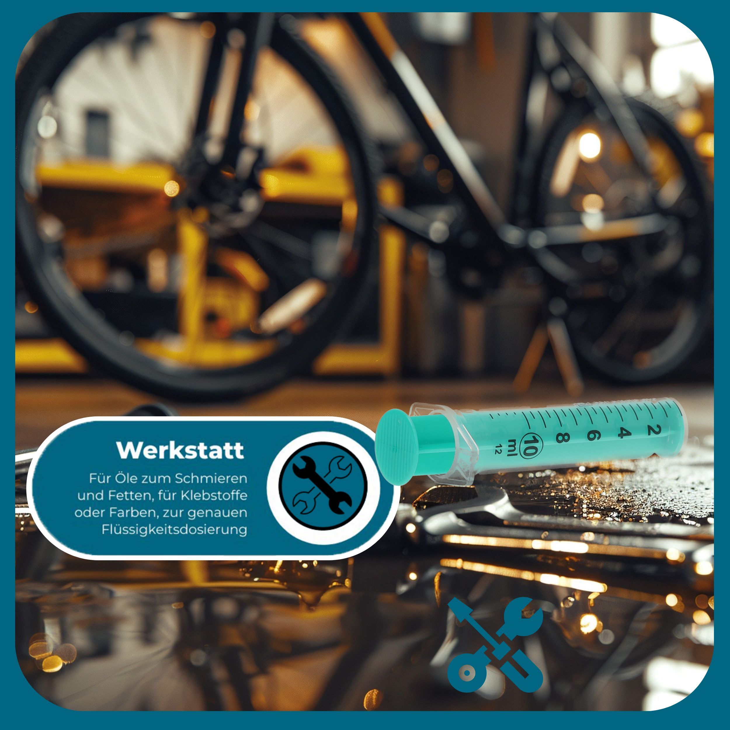 Grüne Spritze mit Skala bis 10ml. Hintergrund: Werkstatt. Text: Werkstatt, für Öle, Fette, Klebstoffe, Farben.