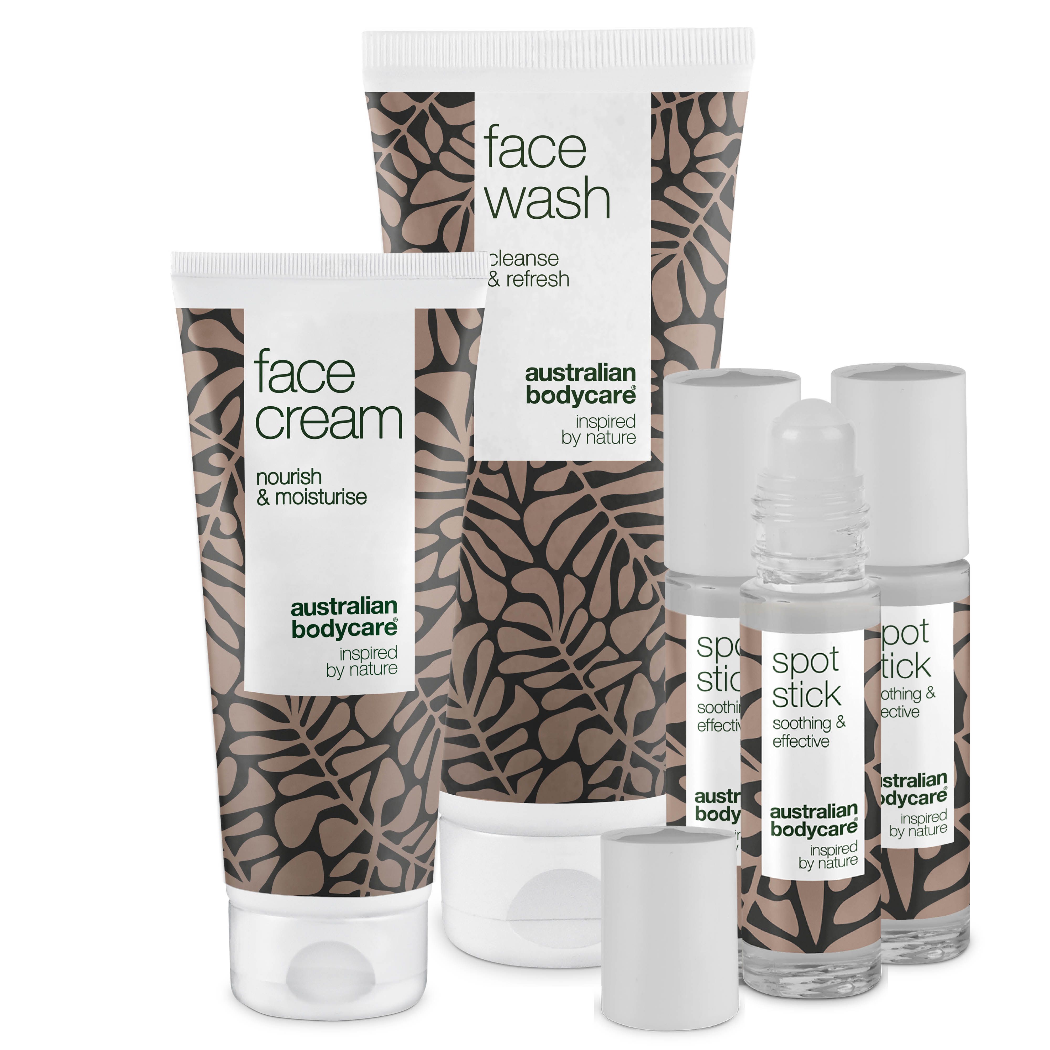 Gezichtsverzorgingsproducten: Face Wash, Face Cream en Spot Stick. Verpakking met bruin bladerpatroon en witte achtergrond.