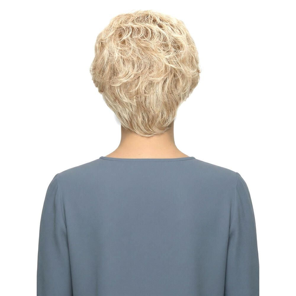 Rückansicht einer blonden Perücke mit kurzem, gewelltem Haar. Die Perücke bedeckt den Hinterkopf einer Frau.