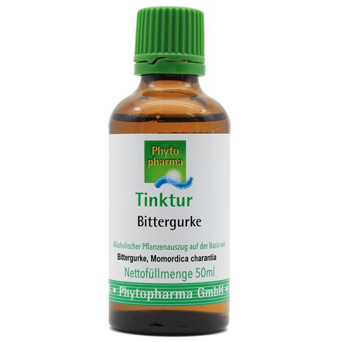 Braune Glasflasche mit grünem Deckel. Etikett mit Produktname und Herstellerlogo. Beschriftung: Tinktur Bittergurke, 50ml.
