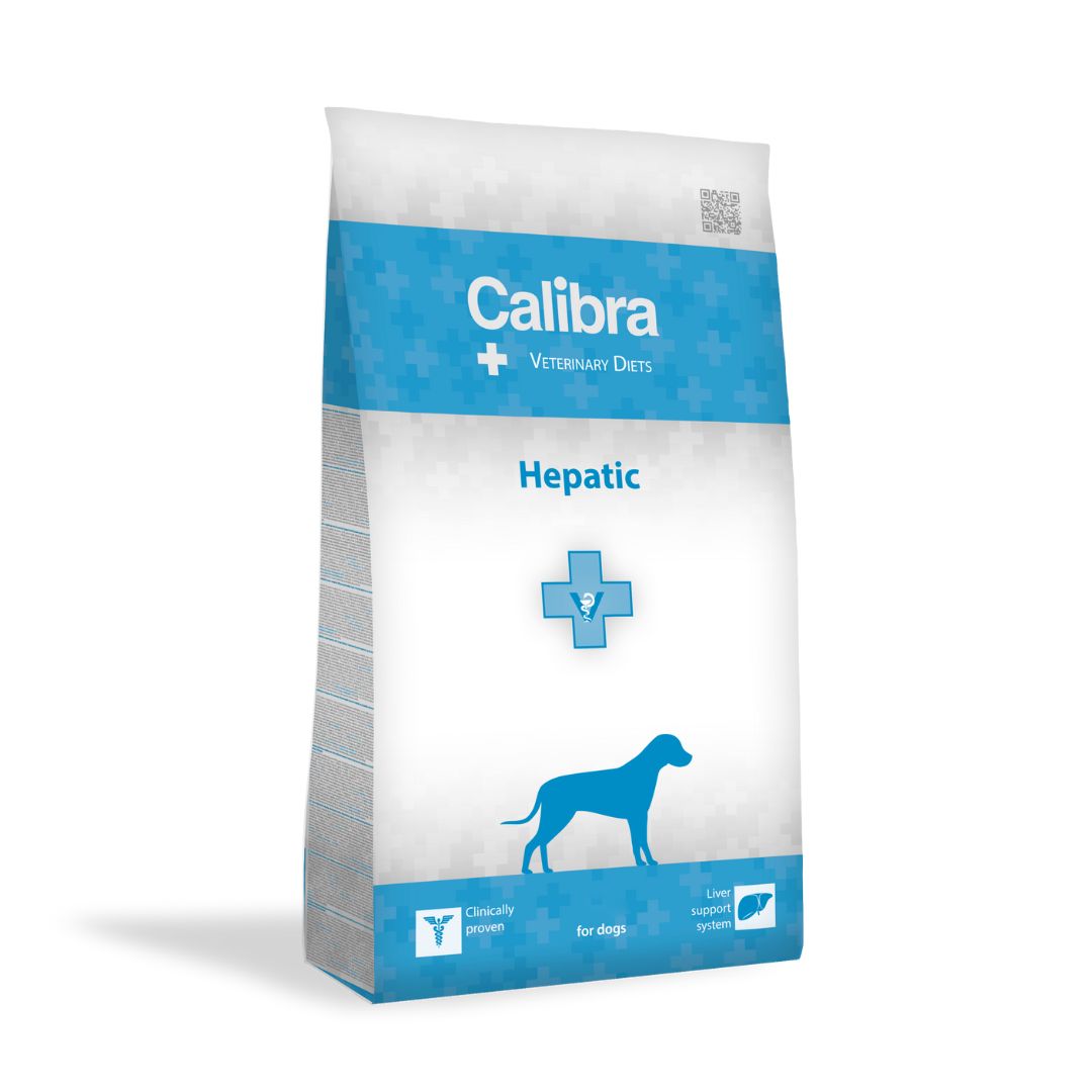 Hundefutterbeutel. Blau-weiße Verpackung mit Logo und Text: Calibra Veterinary Diets Hepatic. Abbildung eines Hundes.