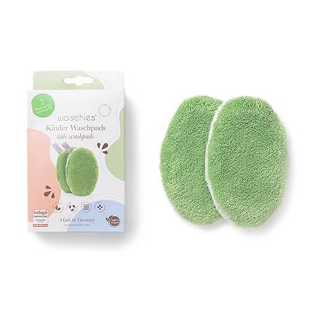 Zwei grüne Waschpads neben Verpackung. Verpackung mit Produktabbildung und Text: Waschies Kinder Waschpads. Zertifiziert.