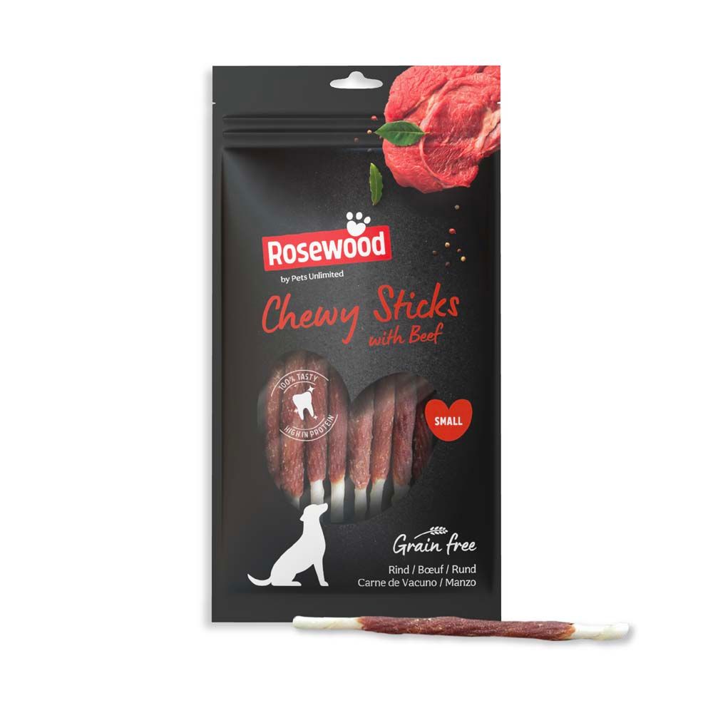 Schwarze Verpackung mit Rosewood Chewy Sticks. Enthält Rindfleisch. Kleine Größe. Ein Stick liegt daneben.