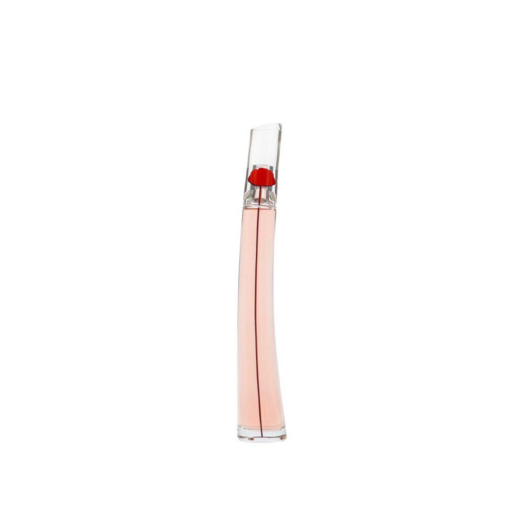 Parfümflasche mit rosa Flüssigkeit. Rote Blume am Flaschenhals. Schlanke Form. Schriftzug nicht sichtbar.