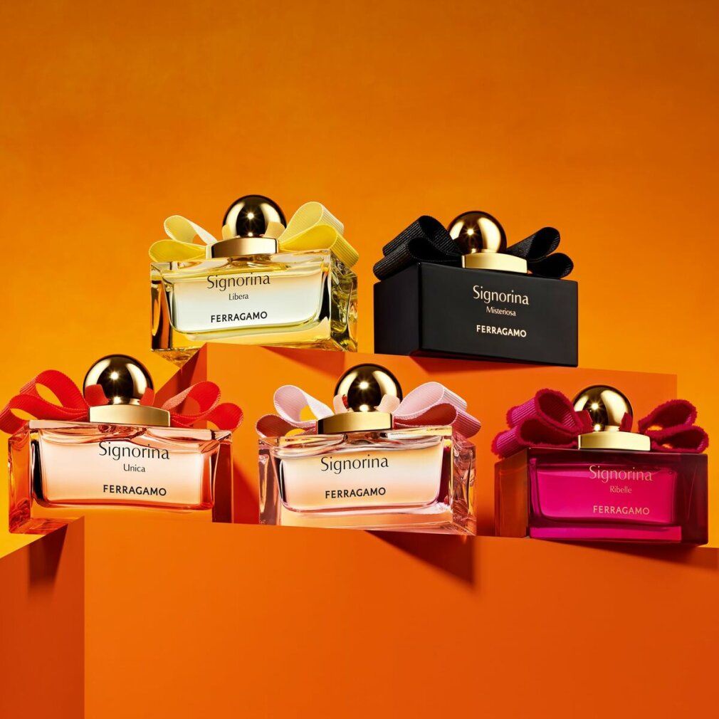 Fünf Salvatore Ferragamo Signorina Eau de Parfum Flakons in verschiedenen Farben.
