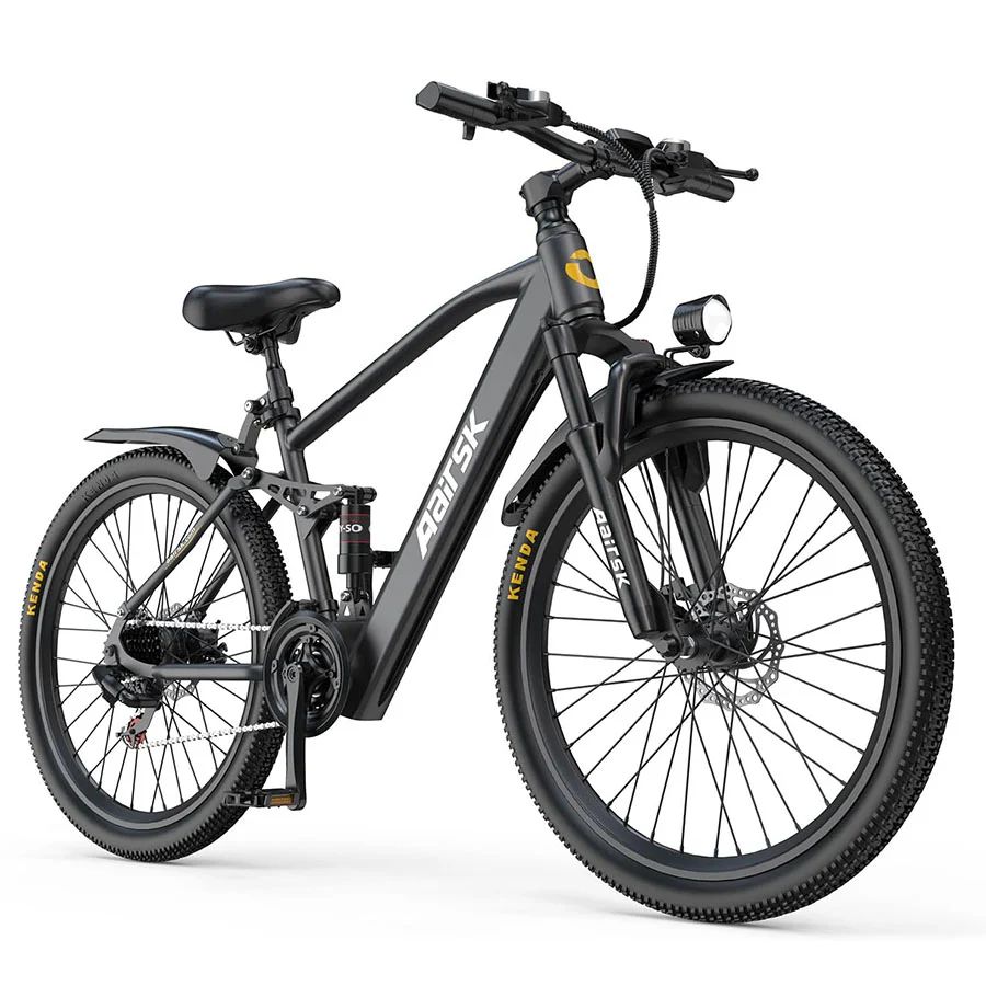 Schwarzes E-Bike mit doppelter Federung. Sichtbare Elemente: Scheinwerfer, Schutzbleche, Sattel, Reifen. Produktname: Aairsk.