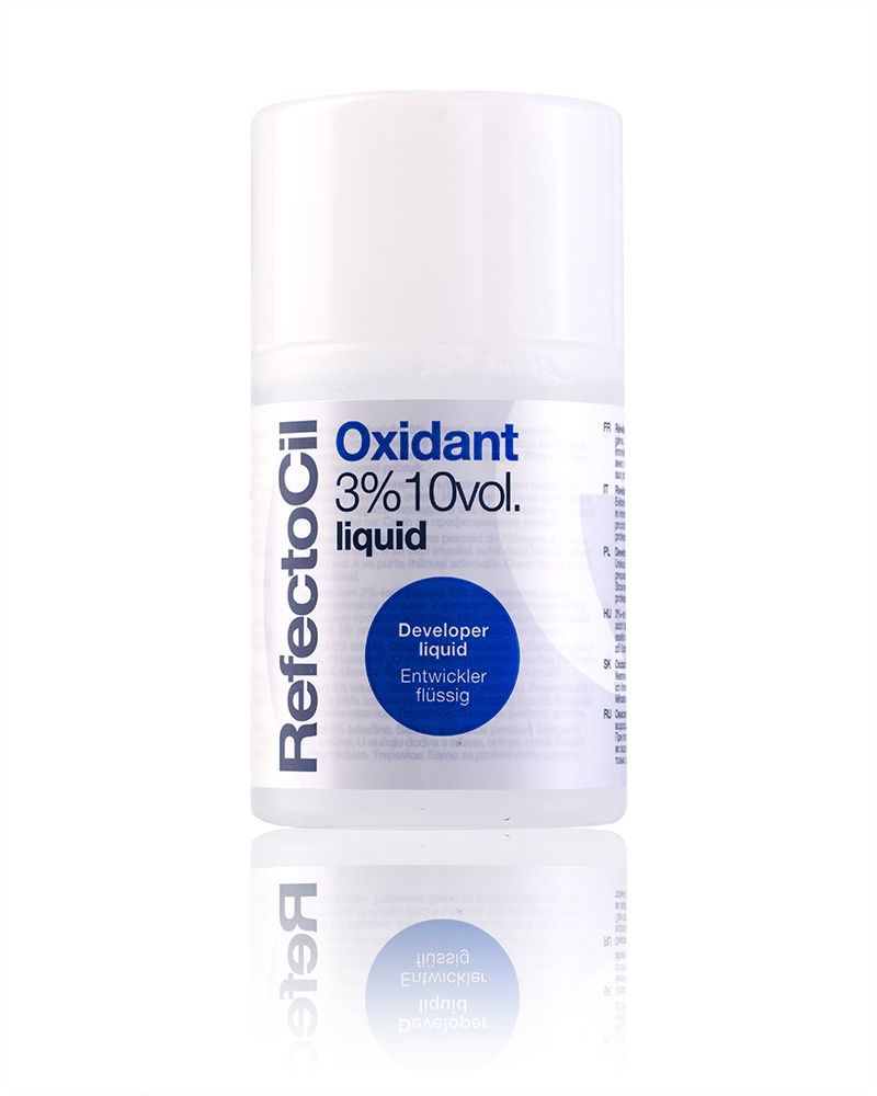 Flacone Refectocil Oxidant liquid 3%. Contenitore bianco, testo blu. Liquido rivelatore. Riflesso.