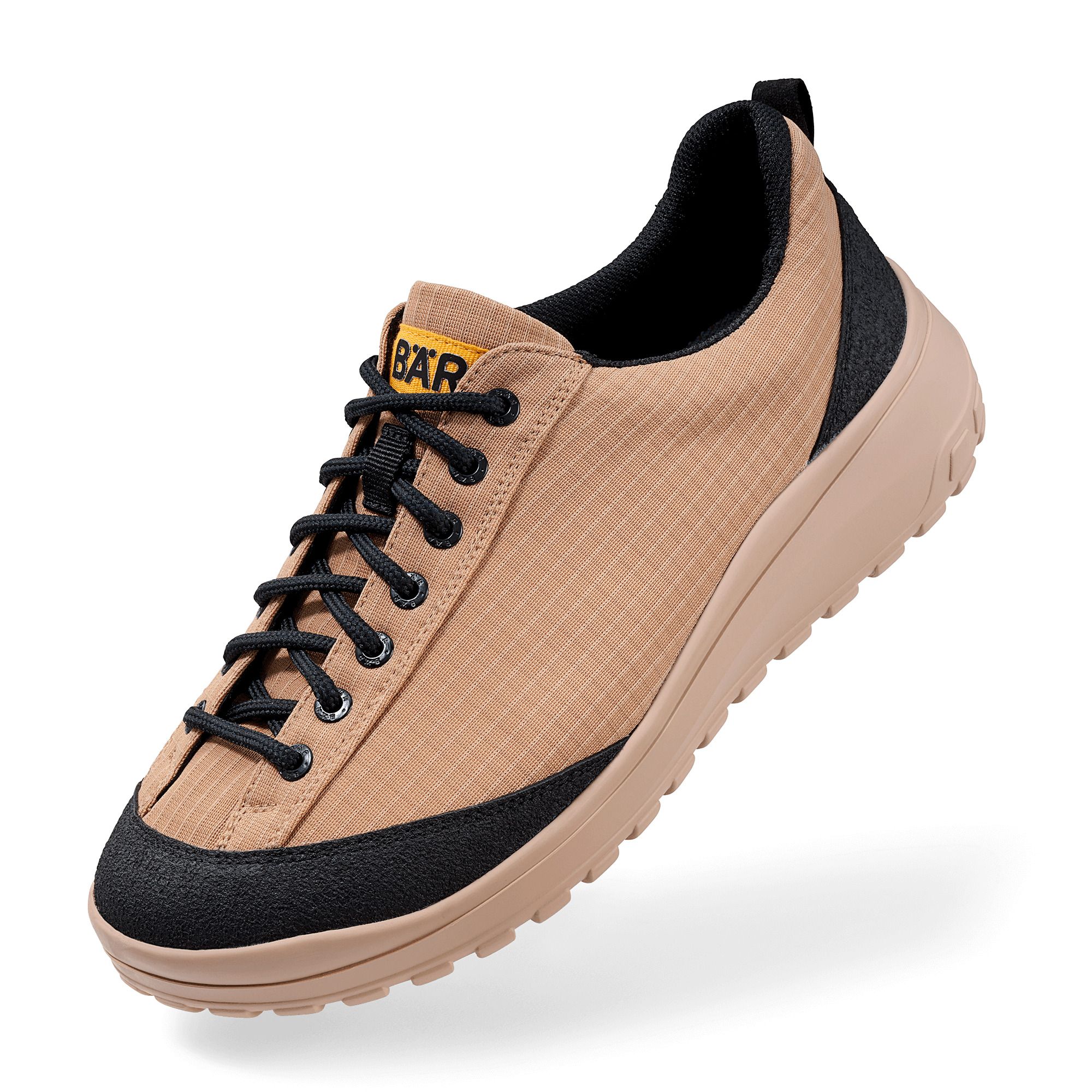 Beige Schnürschuh mit schwarzem Rand und Schnürsenkeln. Gelbes Logo "BÄR".