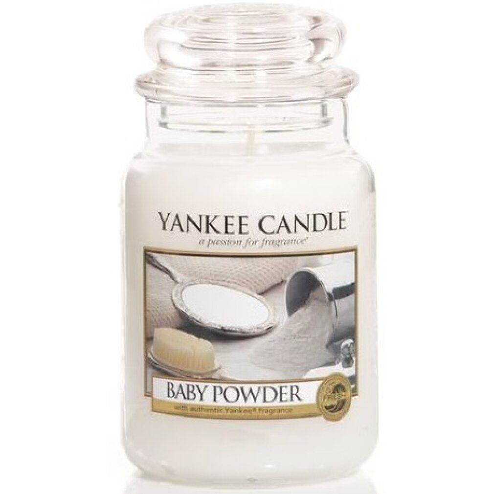 Yankee Candle Baby Powder Duftkerze im Glas mit Deckel. Etikett mit Produktname und Bild. Siegel.
