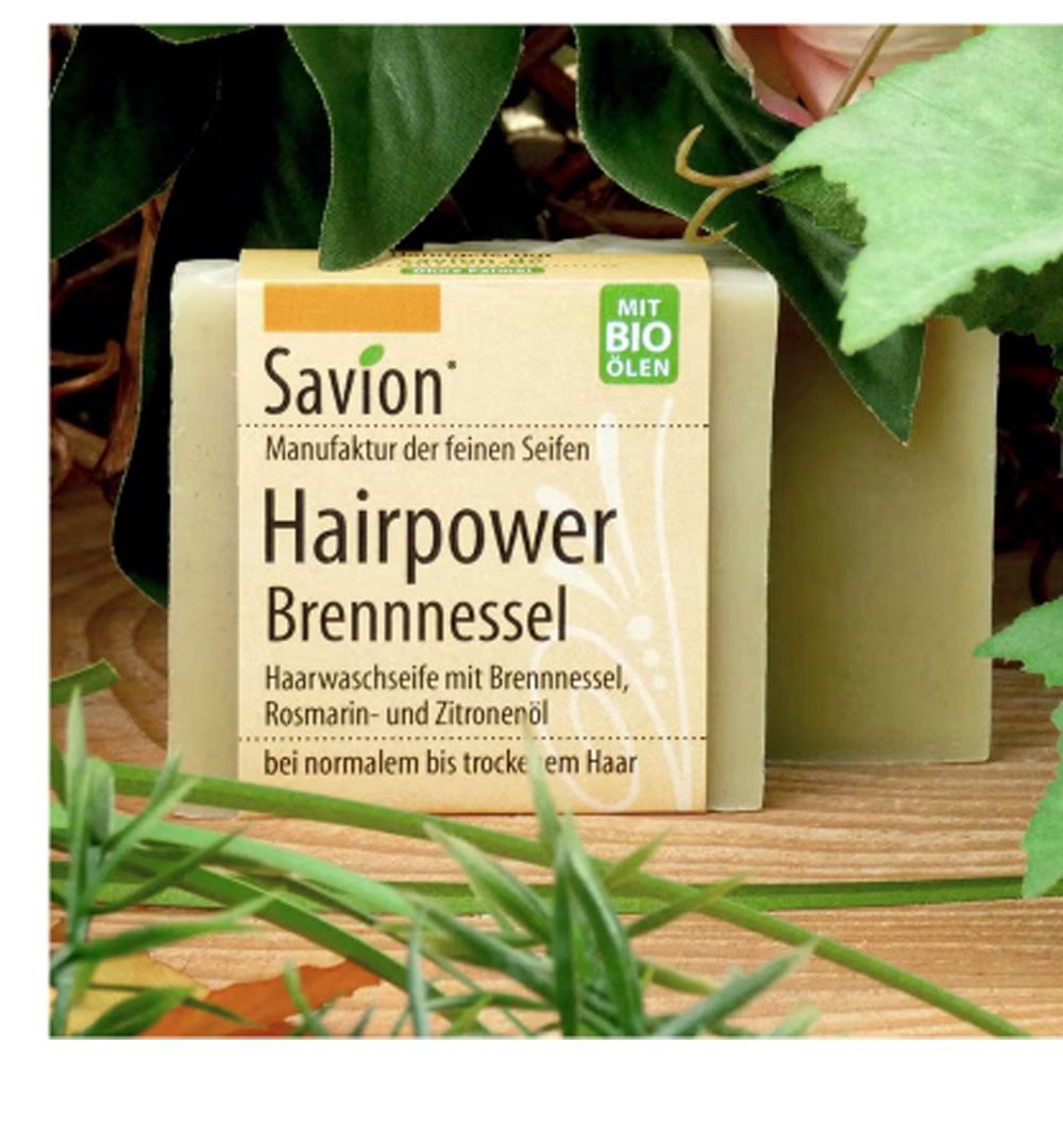 Seifenstück mit Etikett. Aufschrift: Savion Hairpower Brennnessel. Mit Bio-Ölen. Für normales bis trockenes Haar.