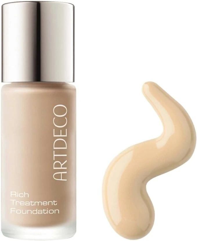 Artdeco Rich Treatment Foundation. Flasche mit Produkt und Farbprobe. Text: Artdeco, Rich Treatment Foundation.