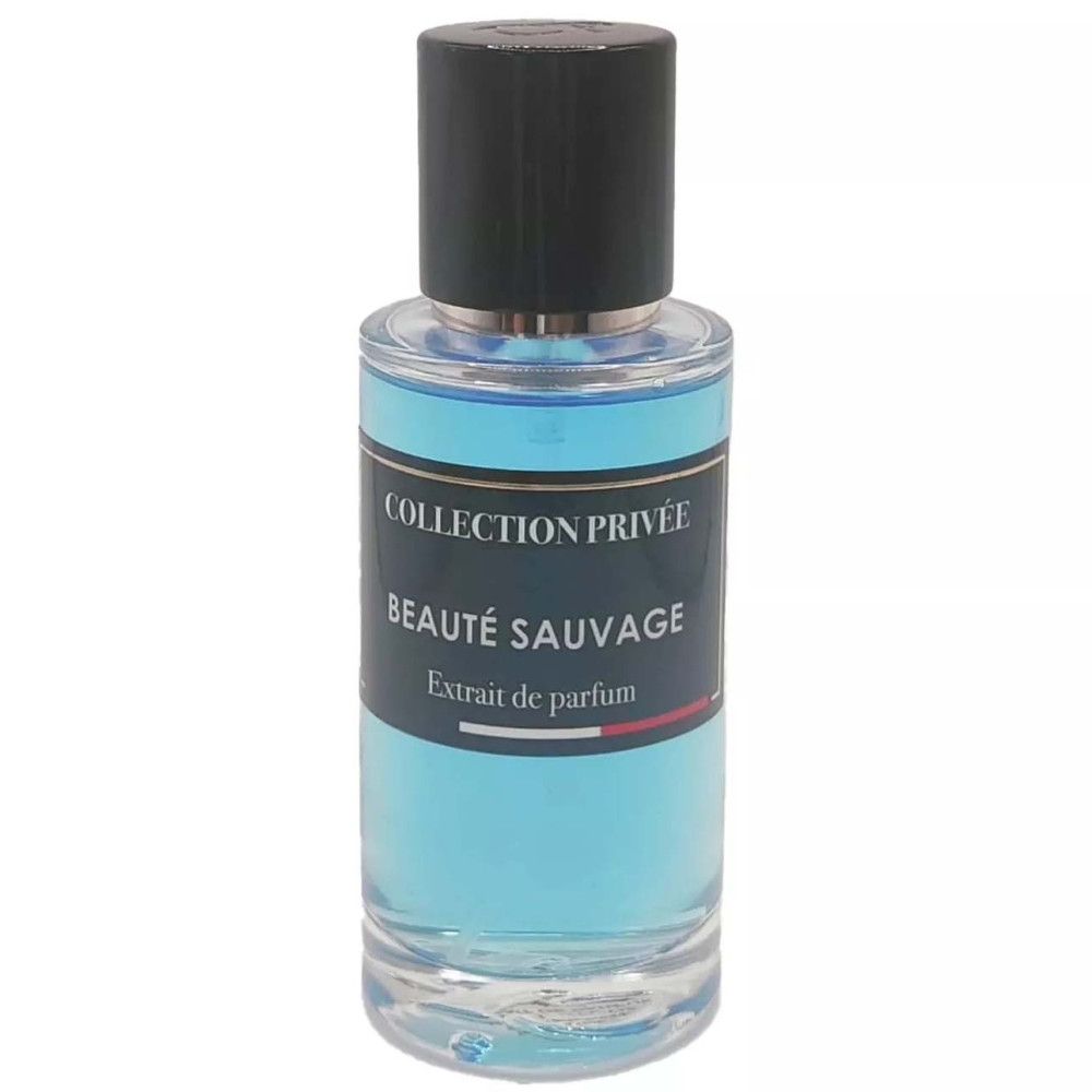 Parfümflakon mit schwarzem Deckel. Aufschrift: Collection Privée, Beauté Sauvage, Extrait de parfum. Blaue Flüssigkeit.