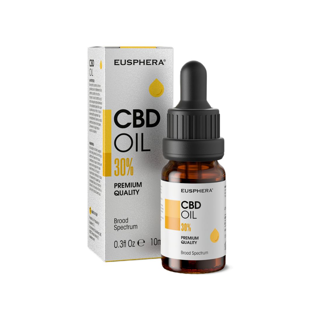 Produktverpackung mit Flasche und Karton. Aufschrift: CBD Oil, 30%, Premium Quality, Broad Spectrum.