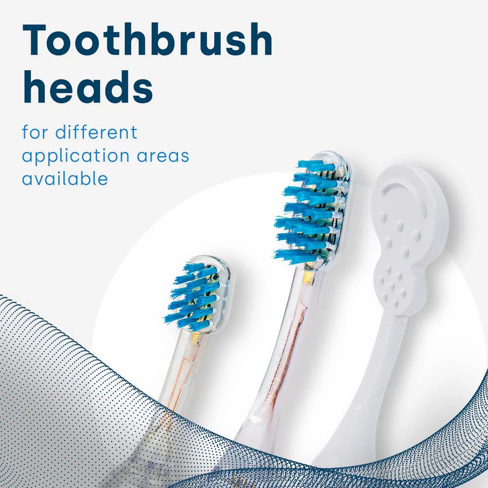 Drei Zahnbürstenköpfe mit blauen Borsten. Text: Für verschiedene Anwendungsbereiche verfügbar.