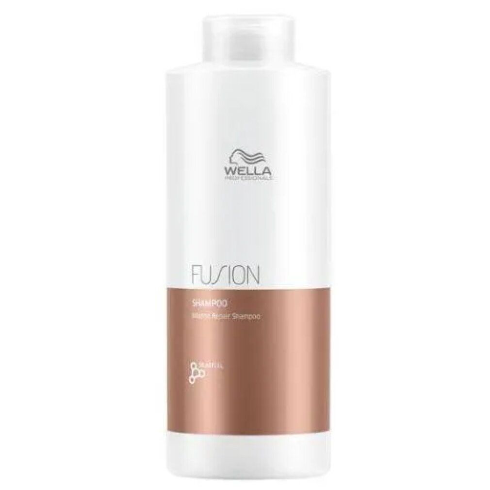 Weiße Shampoo-Flasche mit braunem Abschnitt. Aufschrift: FUSION, Shampoo, Intense Repair Shampoo. Wella-Logo.