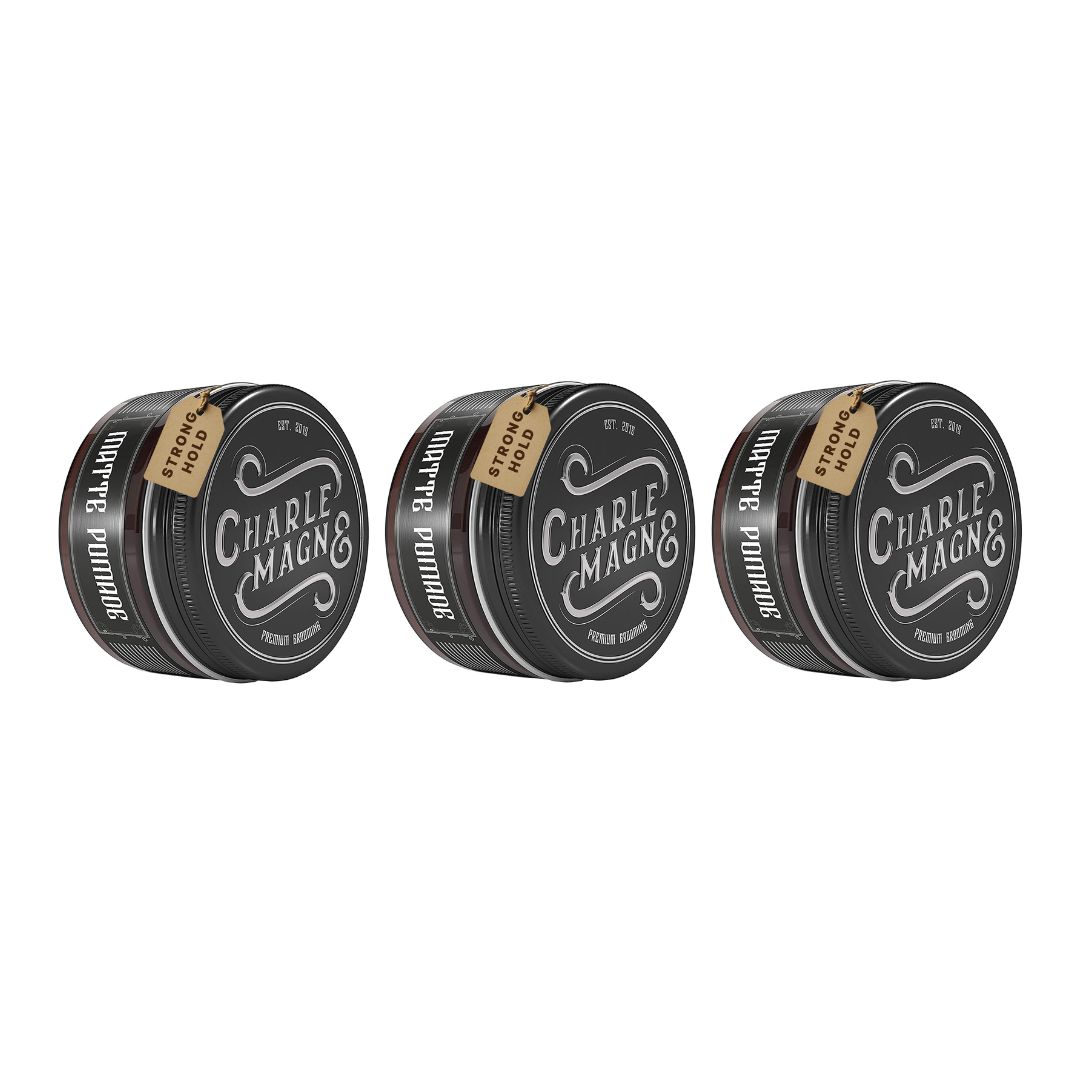 Drei runde Dosen mit schwarzem Deckel und Aufkleber. Aufschrift: Charlemagne Matte Pomade, Strong Hold.